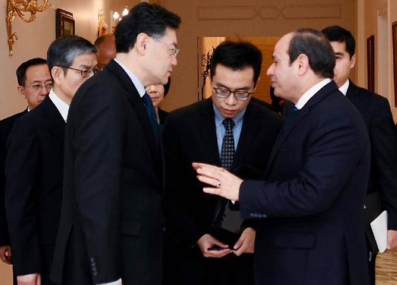 السيسي ووزير خارجية الصين.