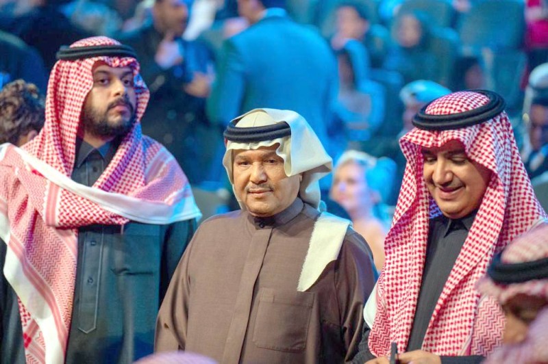 



الشيخ وليد الإبراهيم مع الفنان محمد عبده بعد منحه جائزة صناع الترفيه الماسية في حفل ‏joy awards.