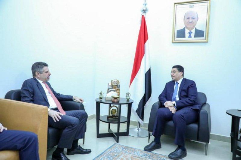 وزير الخارجية اليمني خلال اللقاء مع سفير أمريكا