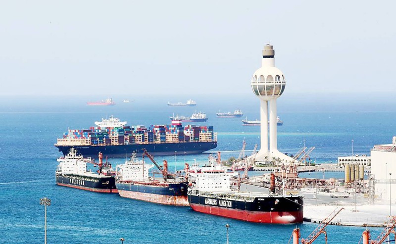 



الصادرات السلعية شملت الصادرات البترولية وغير البترولية. (موانئ)