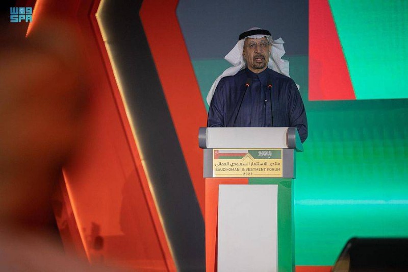 وزير الاستثمار خالد الفالح خلال إلقائه كلمته في منتدى الاستثمار السعودي العماني.