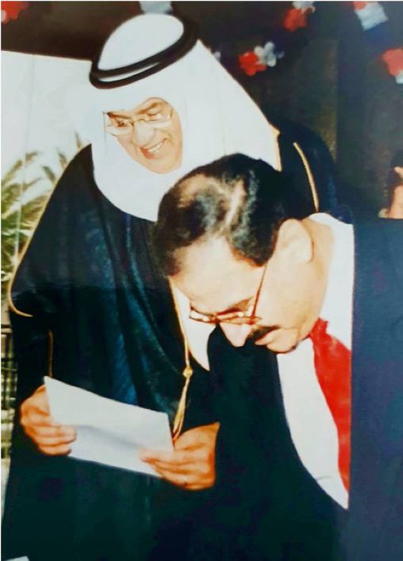 



مع نظيره السعودي وزير المياه والكهرباء د. غازي القصيبي في عام 2003.