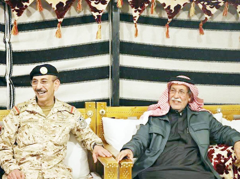 



الفريق الركن نايف بن ماجد آل سعود وعبدالله الغذامي قبيل أنطلاق  ندوة الحرس الوطني.