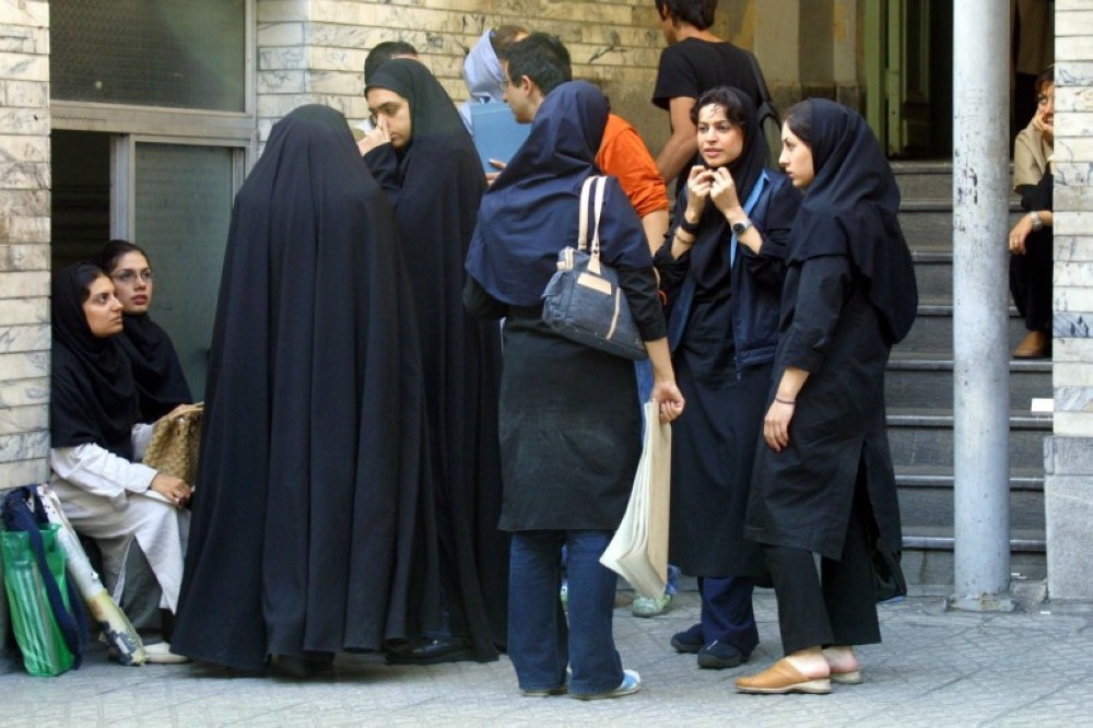 طالبات إيرانيات.
