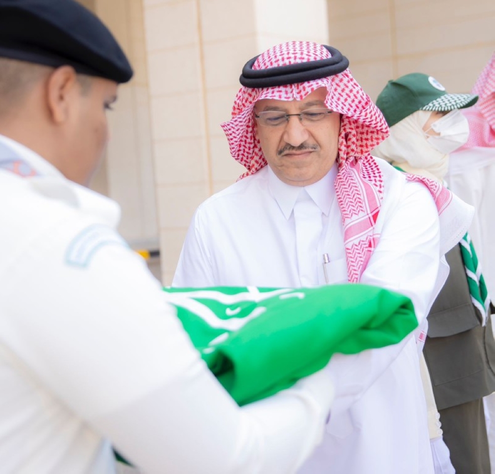 وزير التعليم يوسف البنيان خلال مشاركته منسوبي الوزارة والقطاعات التعليمية الاحتفاء بيوم العَلم السعودي.