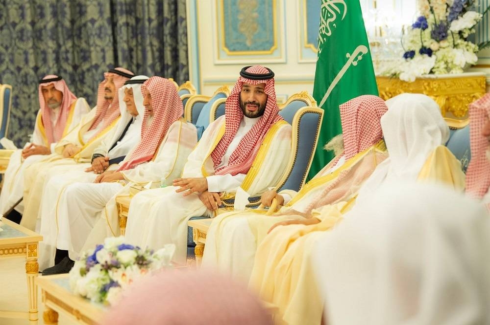 ولي العهد الأمير محمد بن سلمان مستقبلا المهنئين بشهر رمضان المبارك