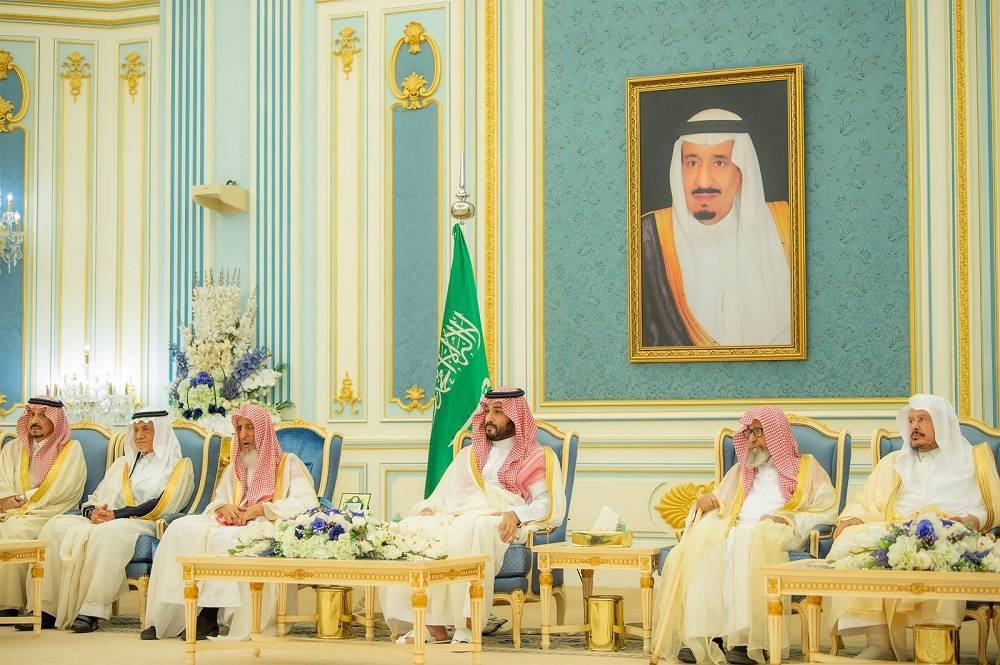 ولي العهد الأمير محمد بن سلمان مستقبلا المهنئين بشهر رمضان المبارك