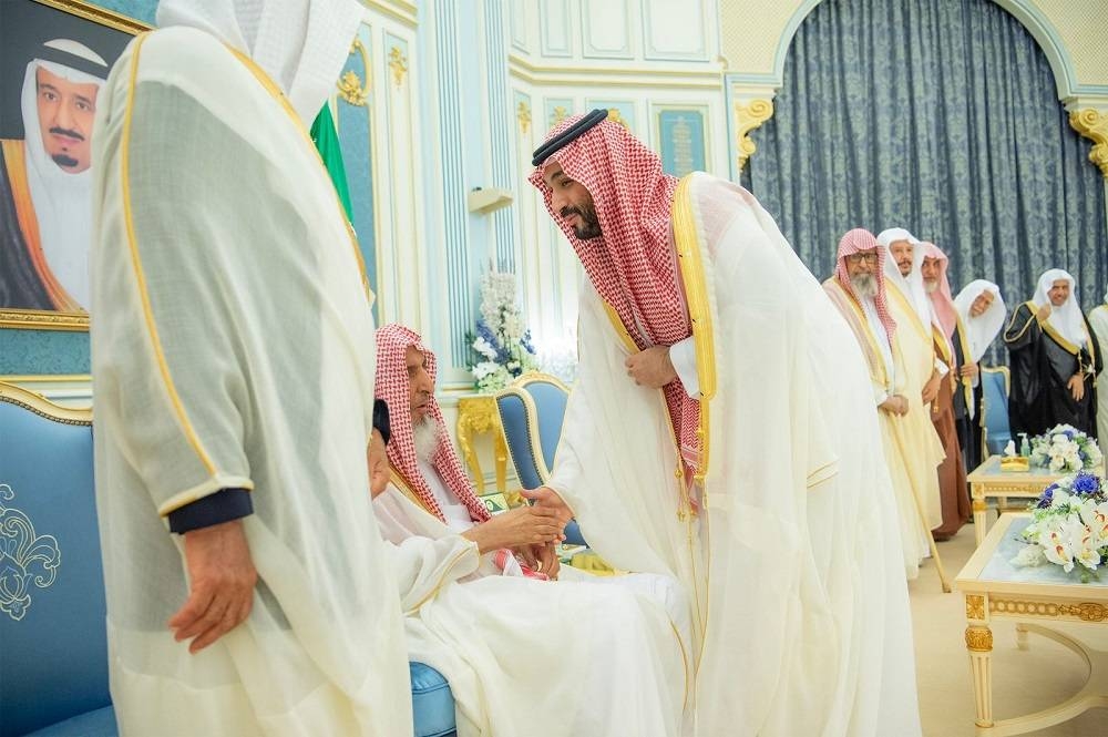 ولي العهد الأمير محمد بن سلمان مستقبلا المهنئين بشهر رمضان المبارك