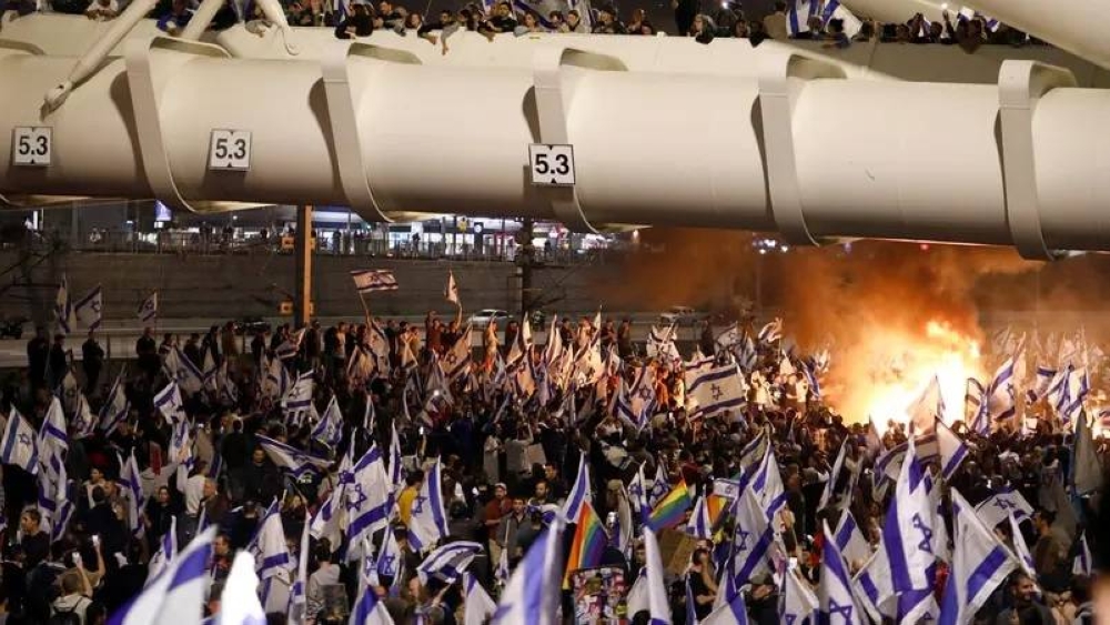 تظاهرات اسرائيلية في تلابيب ليلاً.