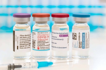 



الجرعات التنشيطية المحدّثة من اللقاحات الرئيسية الأربعة في العالم. (وكالات)