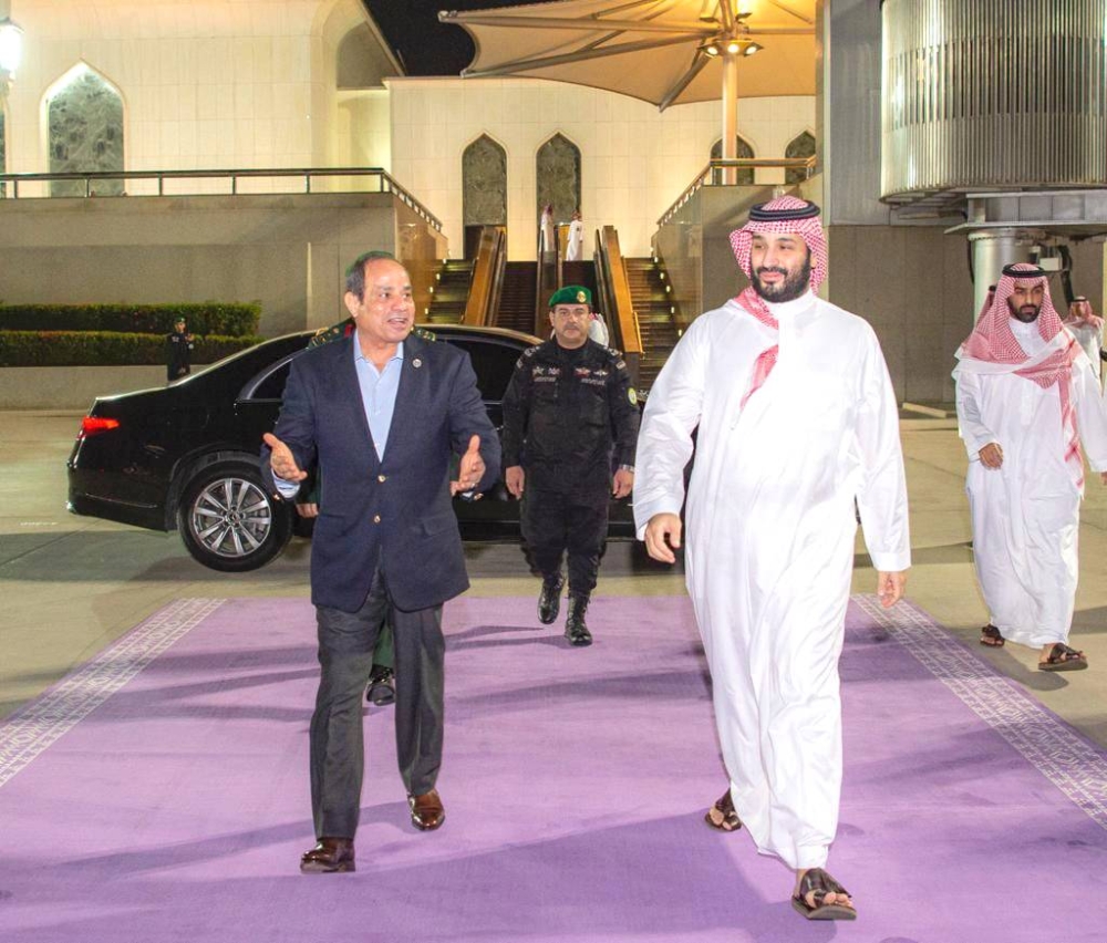 



الأمير محمد بن سلمان خلال استقباله الرئيس المصري.