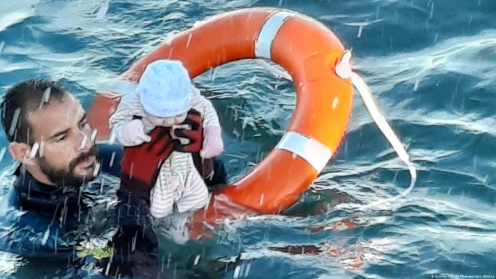 



إنقاذ طفل قبالة سواحل طرطوس.