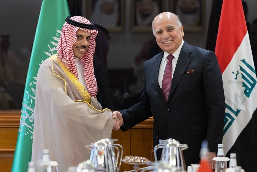 وزير الخارجية الأمير فيصل بن فرحان ونظيره العراقي