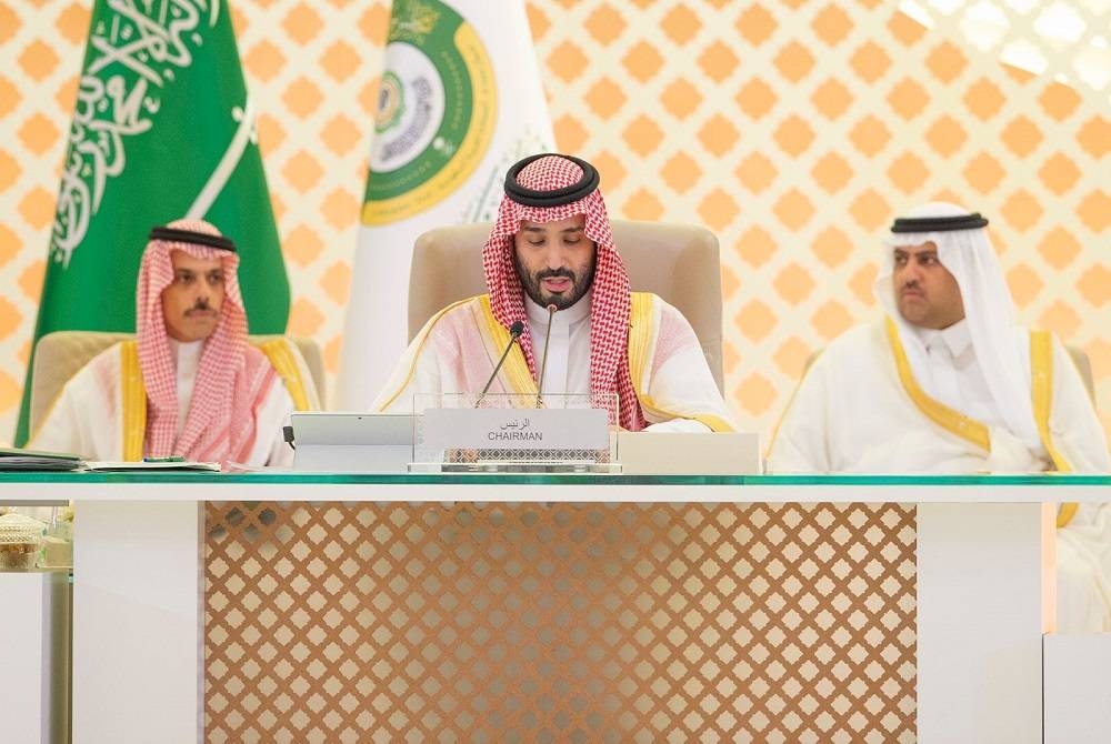 ولي العهد الأمير محمد بن سلمان ملقيا الكلمة في القمة العربية