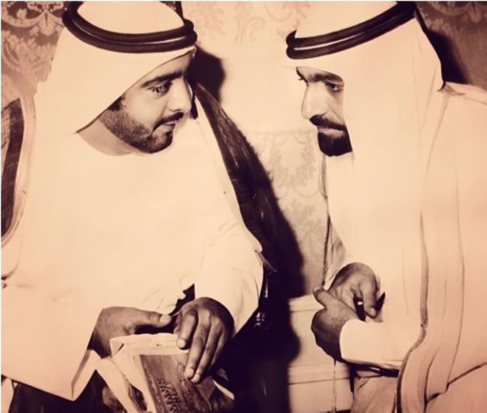 



الشيخ أحمد مع رئيس دولة الإمارات الراحل الشيخ خليفة بن زايد.