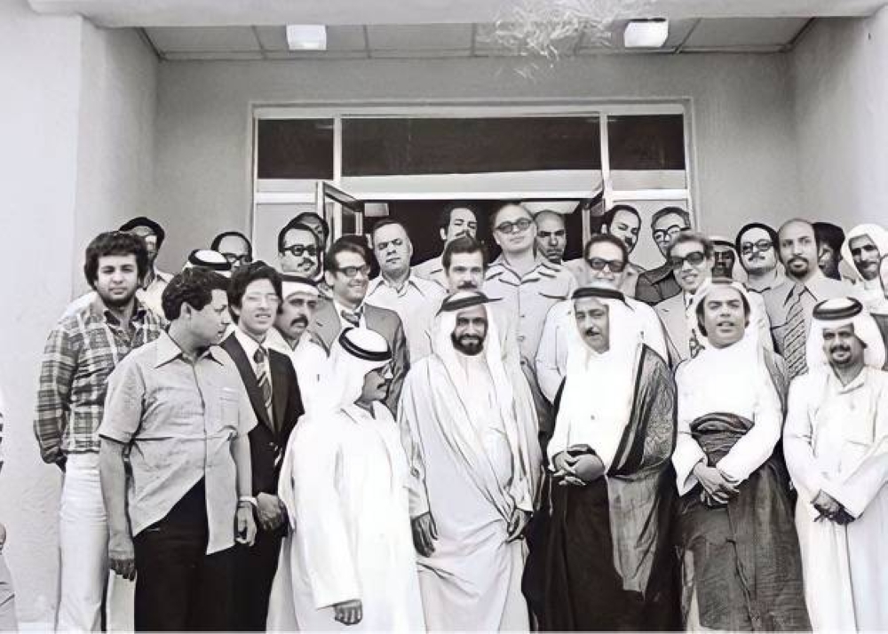



الشيخ أحمد والشيخ سلطان بن محمد القاسمي في يوم إطلاق جريدة الاتحاد الظبيانية عام 1969.