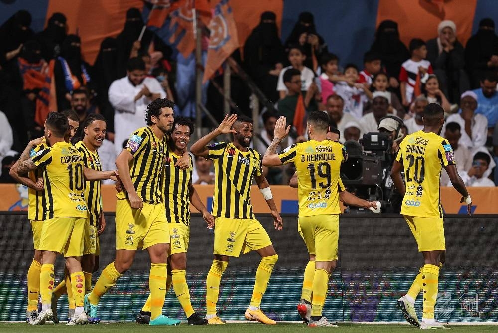 احتفال لاعبي الاتحاد بهدف رومارينهو