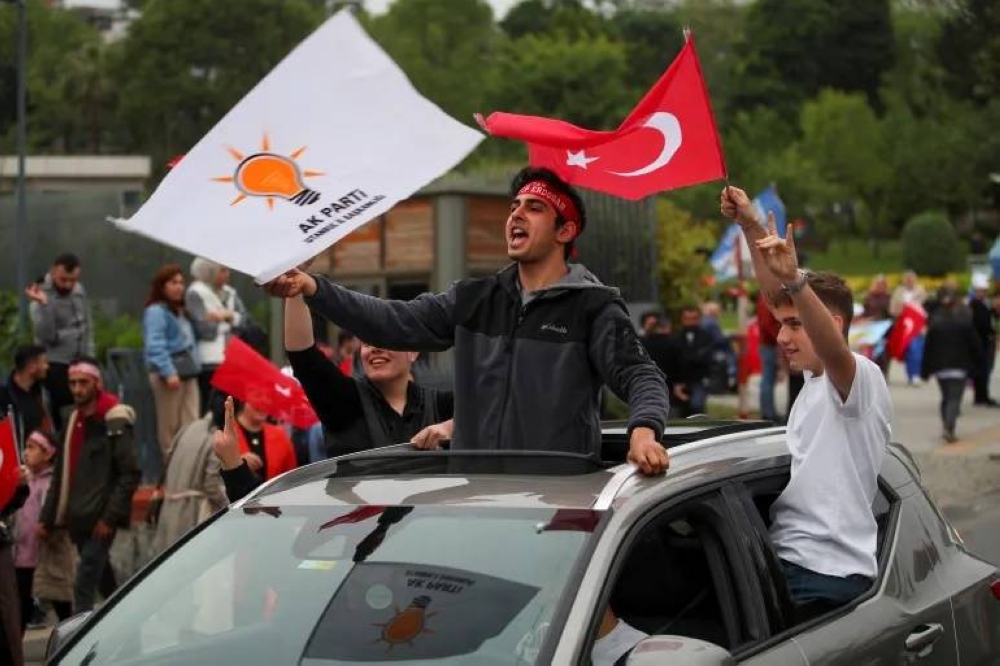 أنصار أردوغان خلال احتفال بنتائج الانتخابية في إسطنبول اليوم.