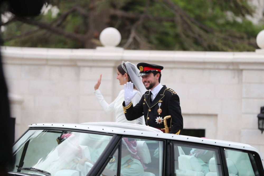 مسيرة موكب زفاف ولي العهد الأردني والأميرة رجوة الحسين من قصر زهران باتجاه قصر الحسينية