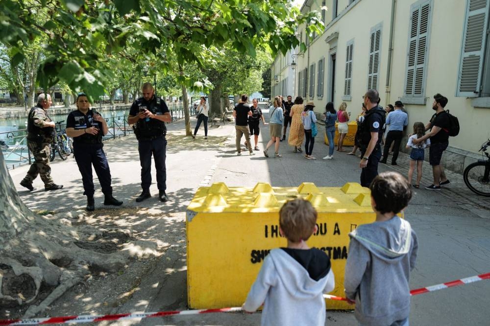 الشرطة الفرنسية تطوق موقع الطعن