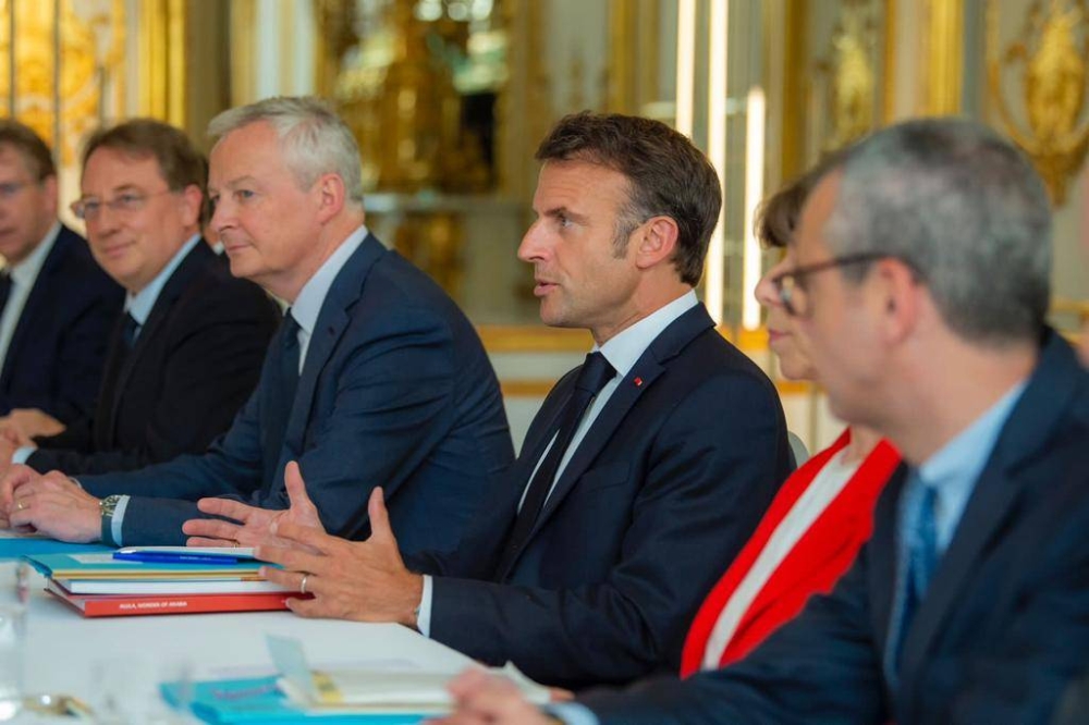 الرئيس الفرنسي والوفد المرافق في الاجتماع الثنائي مع ولي العهد