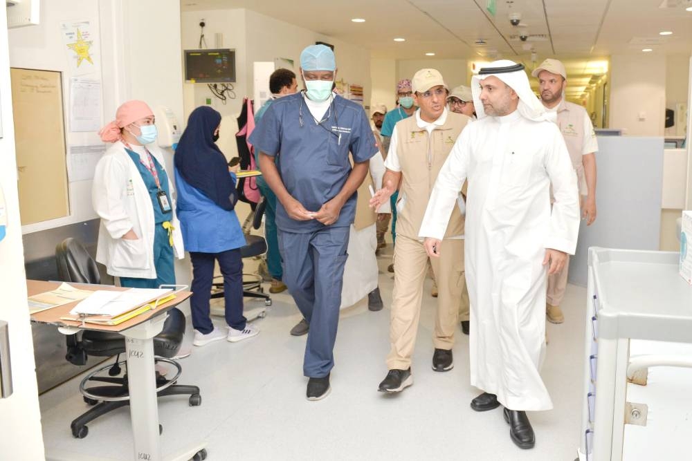 



وزير الصحة متفقداً عدداً من المرافق والمنشآت الصحية في جدة أمس. (واس)