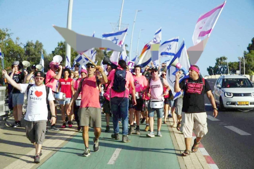 



المظاهرات الإسرائيلية ضد حكومة نتنياهو المتشددة ومشروعها تقطع شوارع تل أبيب.