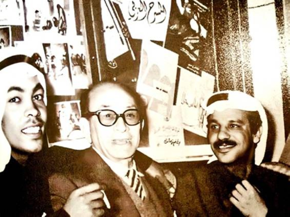 



النفيسي مع معلمه زكي طليمات ورفيق دربه سعد الفرج في الستينات.