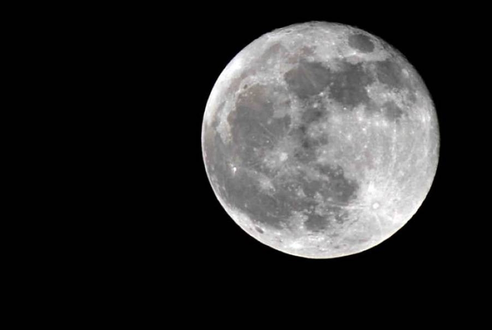 سيكون القمر العملاق غدًا مشاهدًا طوال الليل