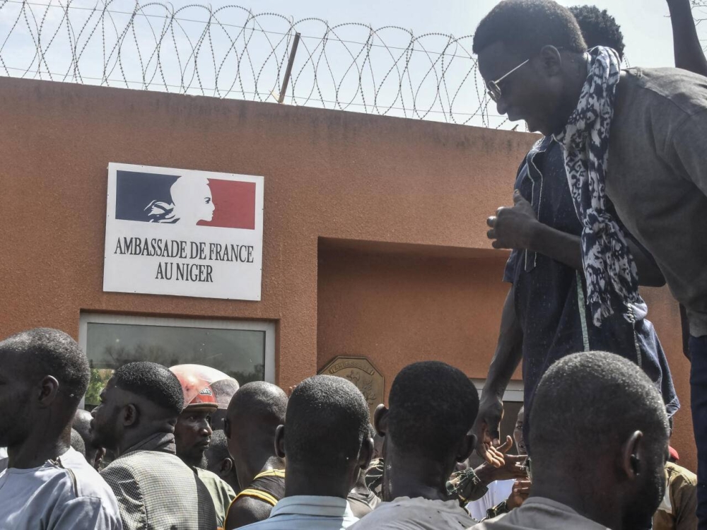 مظاهرات أمام السفارة الفرنسية في النيجر.