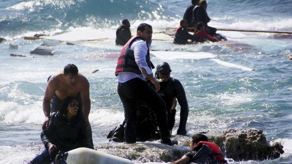 إنقاذ مهاجرين أمام سواحل تونس.