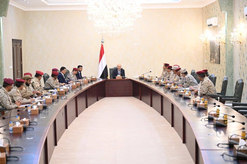 اجتماع العليمي بالقيادات العسكرية في عدن اليوم.