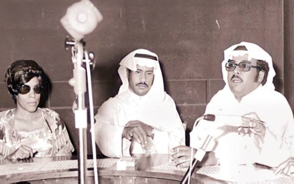 



الحديبي مع عائشة المرطة والملحن خالد الزايد في ستوديو جمعية الفنانين الكويتيين أوائل السبعينيات.