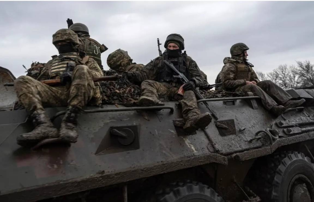عناصر من الجيش الأوكراني على جبهات القتال.