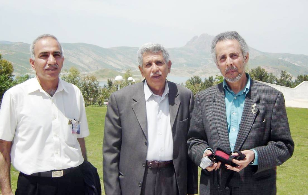 من اليمين الشاعر الراحل؛ فوزي كريم، القاص محمد خضير، والشاعر عدنان الصائغ - أربيل 2007.