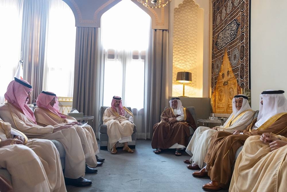 ولي عهد البحرين مستقبلا وزير الخارجية السعودي الأمير فيصل بن فرحان