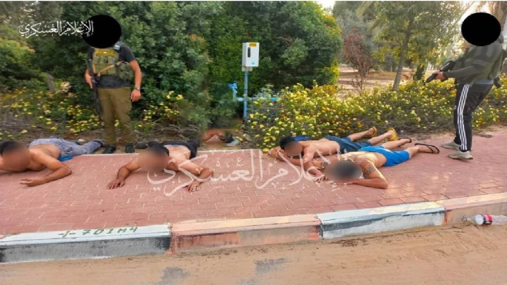 صور بثتها حماس على مواقع التواصل تقول إنها لأسر جنود إسرائيليين.