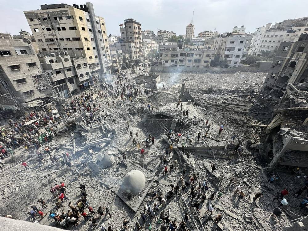 الدمار الذي خلفه القصف الأسرائيلي على غزة (اليوم).