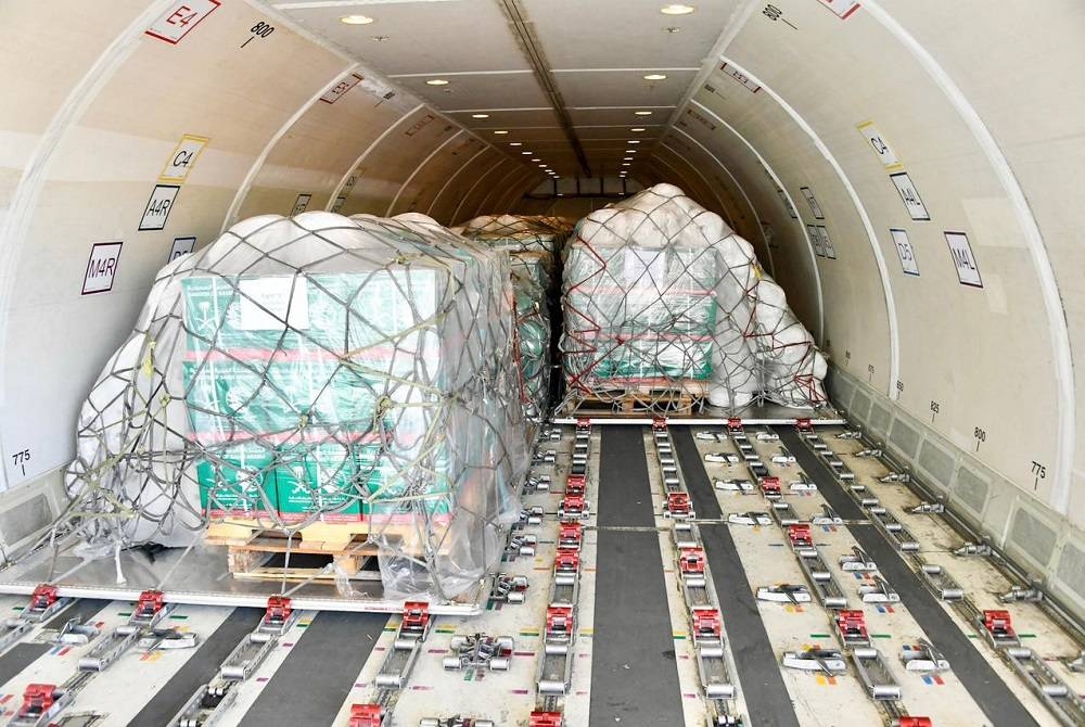 مساعدات الطائرة الإغاثية السعودية الثانية لإغاثة الأشقاء في قطاع غزة