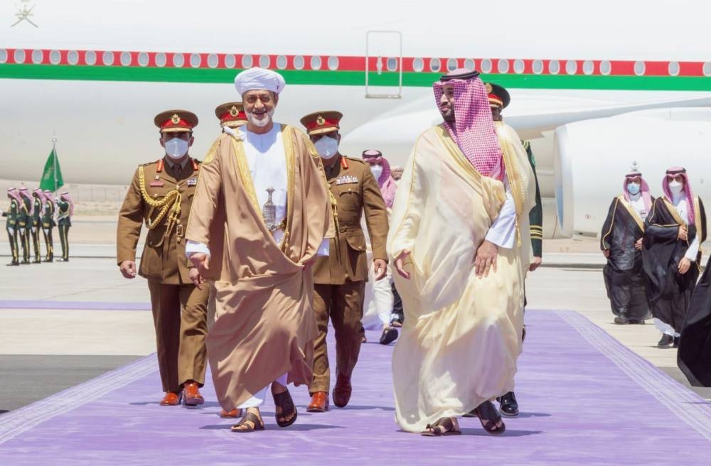 



ولي العهد كان في مقدمة مستقبلي سلطان عمان أثناء زيارته الرياض.  (واس)