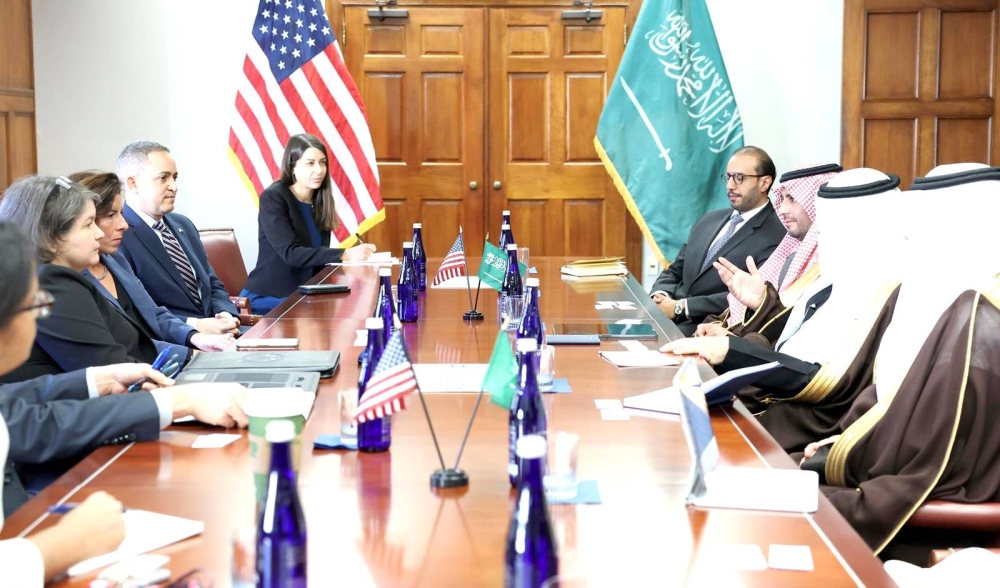 



خلال اجتماع عبدالله السواحة، في واشنطن، برئيس مجلس إدارة شركة IBM، وعدد من المسؤولين في البيت الأبيض.