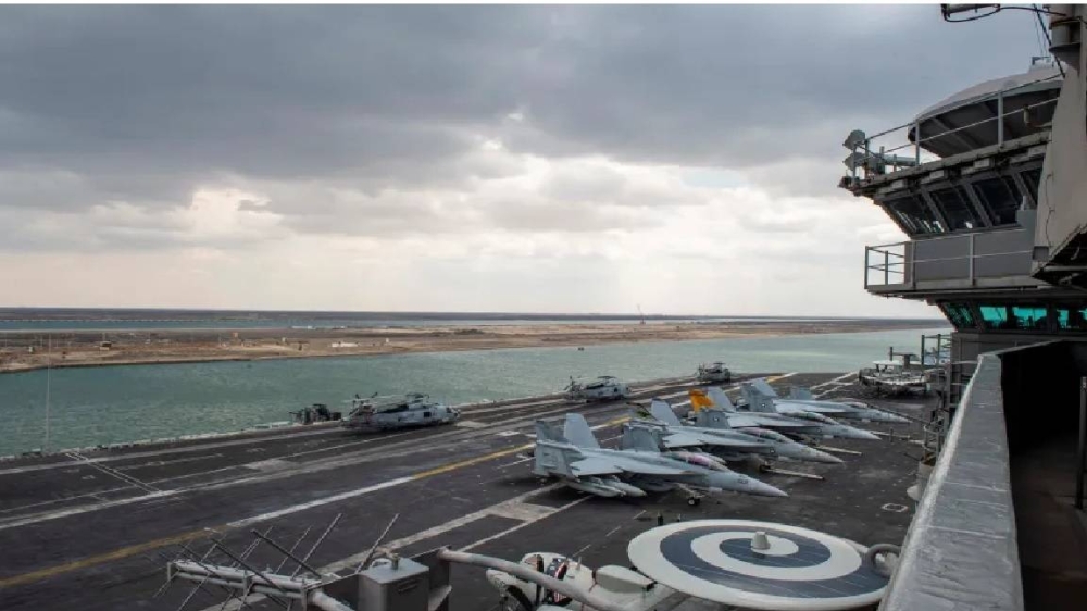 حاملة الطائرات الأمريكية آيزنهاور تصل إلى خليج عدن.