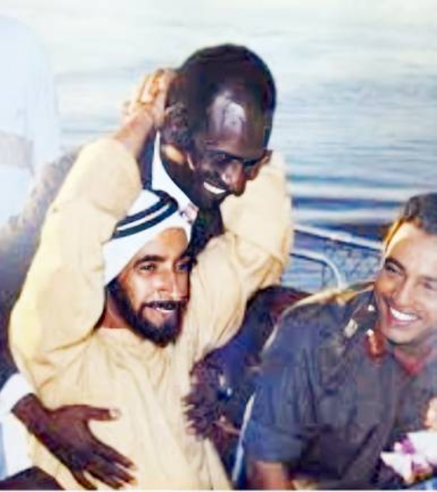 



الشيخ زايد بن سلطان مع كمال حمزة في السودان سنة 1972 بحضور الرئيس جعفر النميري.