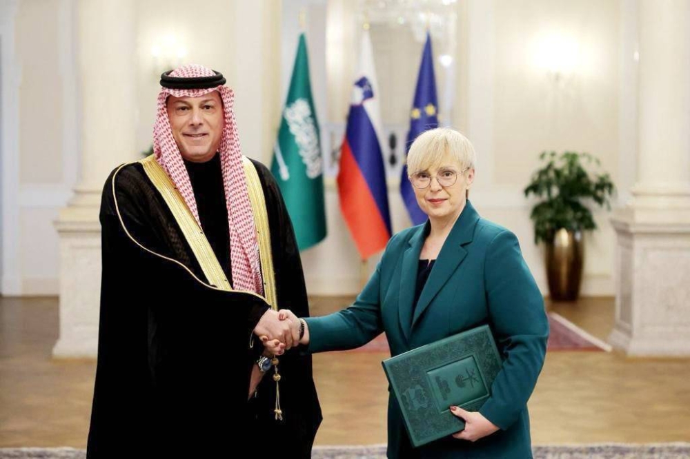 



رئيسة سلوفينيا خلال استقبالها للسفير السعودي أمس. (واس)