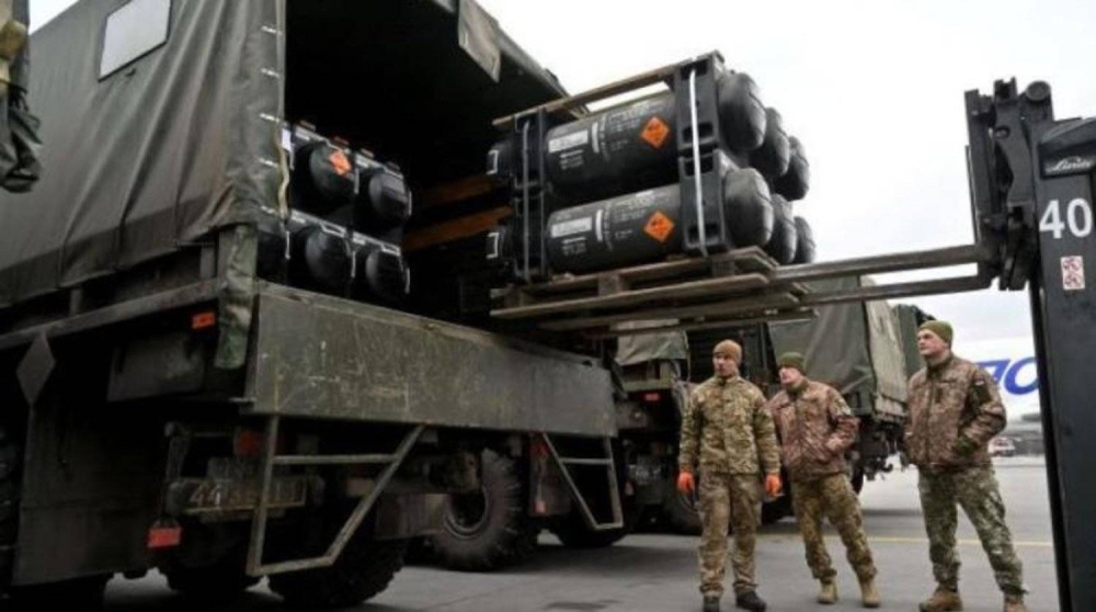 جانب من مساعدات عسكرية أمريكية قدمت للجيش الأوكراني.