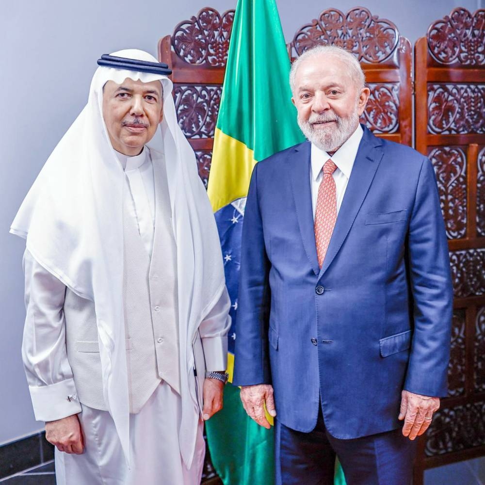 



الرئيس البرازيلي والسفير السعودي خلال الحفل. (واس)