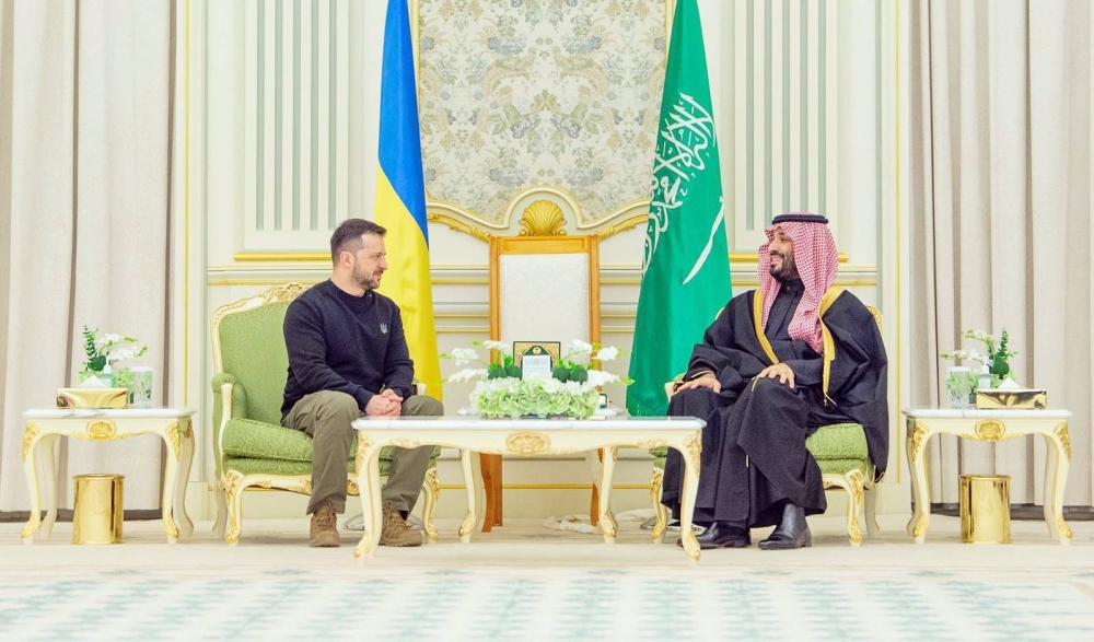 



الأمير محمد بن سلمان، والرئيس الأوكراني يستعرضان أوجه العلاقات ويبحثان آخر المستجدات، في الرياض، أمس. (واس)