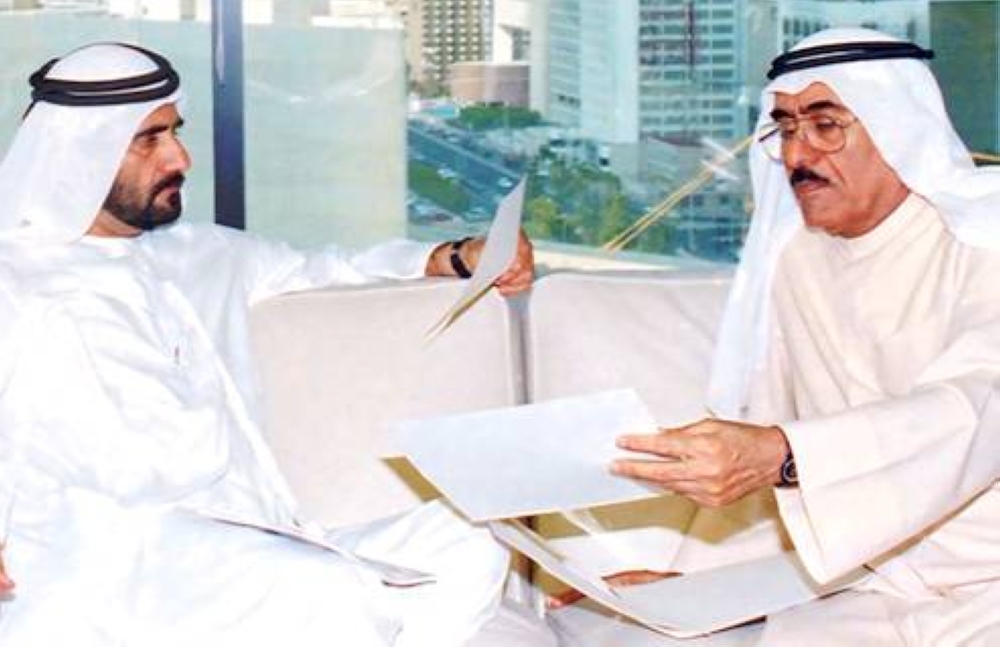 سعيد النابودة مع الشيخ محمد بن راشد آل مكتوم في المبنى الجديد لغرفة تجارة دبي.