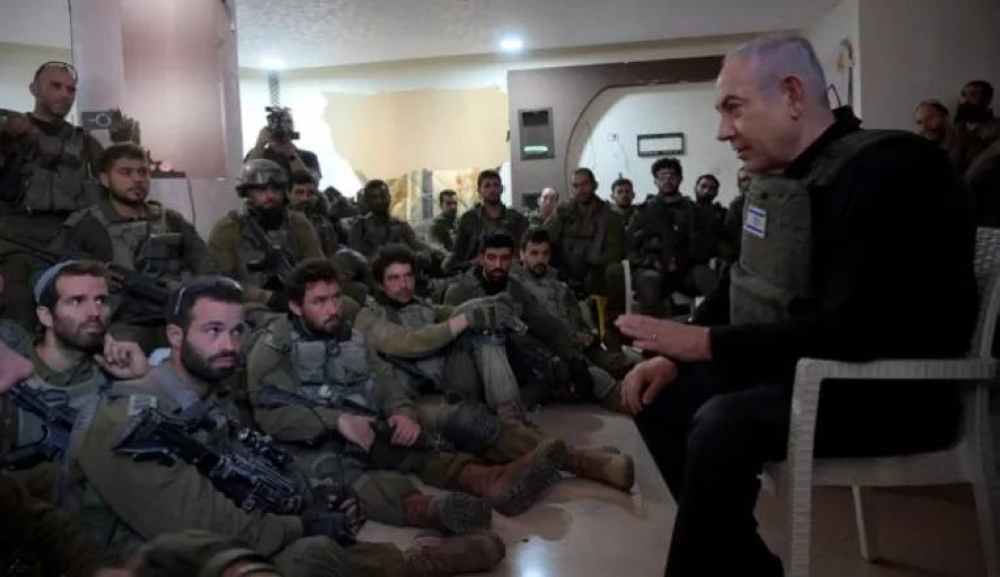 نتنياهو أثناء لقاء مع جنوده