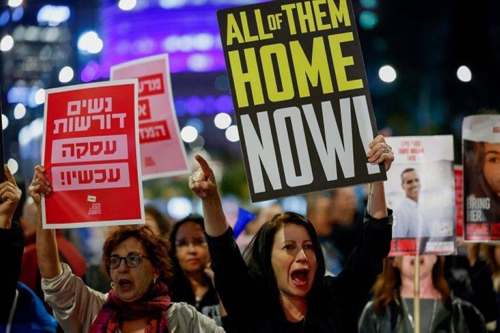 عائلات الأسرى الإسرائيليين يحتجون ضد نتنياهو ويطالبون بعودتهم.